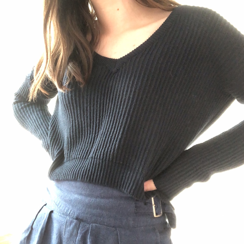 Brandy Melville - Cropped Navy Sweater